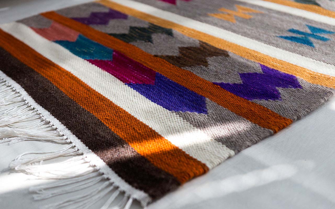 TAPETE ARTESANAL DE LÃ NATURAL HANDMADE ESTILO BOHO HIPPIE COLORIDO ESTAMPADO HENDRIX 150×87 Adesivo De Credito Santander ~ TAPETE ARTESANAL DE LÃ NATURAL HANDMADE ESTILO BOHO HIPPIE COLORIDO ESTAMPADO HENDRIX 150×87