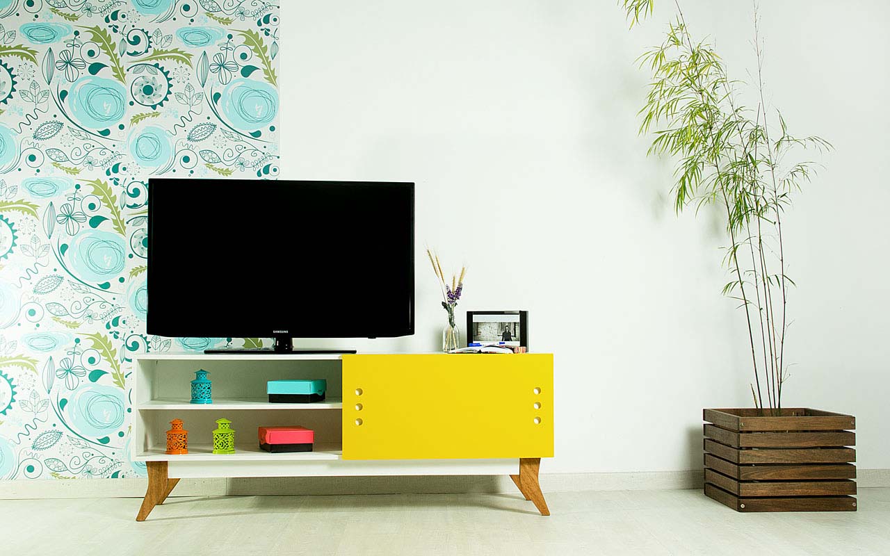 RACK TV VINTAGE 1400 MDF BRANCO PÉS MADEIRA COR JATOBÁ PORTA AMARELA DE CORRER 140x44x55 CM Aparador Retro Branco E Amarelo ~ RACK TV VINTAGE 1400 MDF BRANCO PÉS MADEIRA COR JATOBÁ PORTA AMARELA DE CORRER 140x44x55 CM