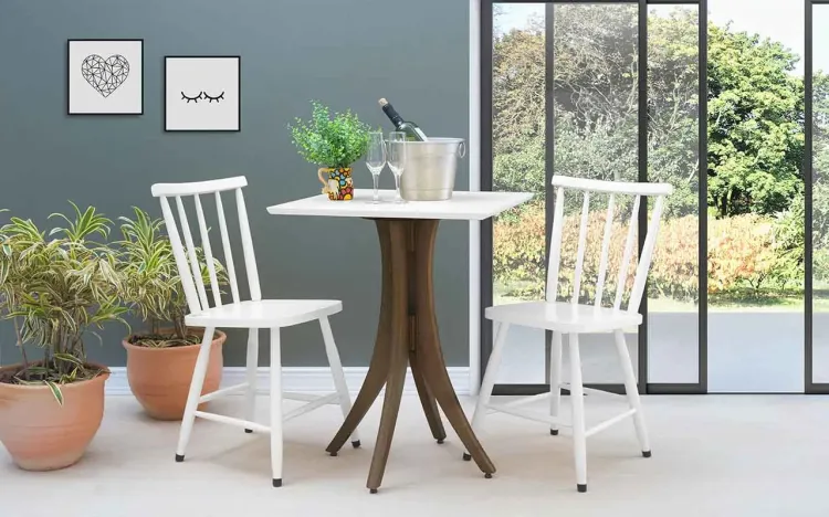 CONJUNTO MESA BISTRÔ COM 2 CADEIRAS QUADRADA JULIETTE VERNIZ NOGUEIRA E BRANCO