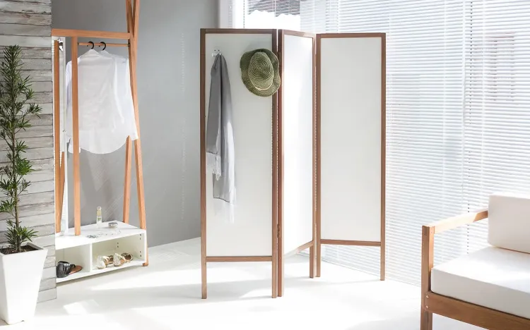 BIOMBO EM MDF E MADEIRA CABIDEIRO DIVISOR DE AMBIENTES AMMY BRANCO COM NOGUEIRA 138x165 CM