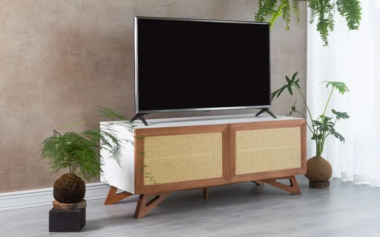 RACK DE TV BRANCO MODERNO RETRÔ FREDDIE 1200 MDF 2 PORTAS JATOBÁ E RATTAN 120x43,6x48,5 CM