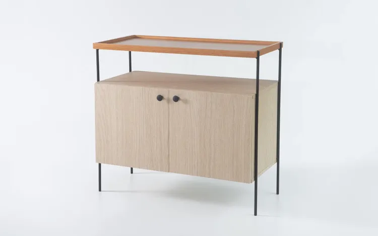 APARADOR BUFFET 2 PORTAS COM TAMPO BANDEJA DE MADEIRA E PÉS DE METAL TRAY MDF CARVALHO 82,5X41,5X75 CM
