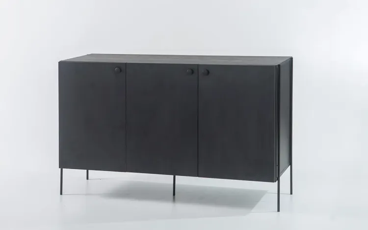 APARADOR BUFFET COM PÉS DE METAL 3 PORTAS TRAY MDF PRETO 122,5X41,5X75 CM