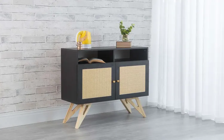 BALCÃO BUFFET 2 PORTAS DE RATTAN PARA SALA DE JANTAR COM NICHO FREDDIE PRETO E TAEDA 90x35x79 CM