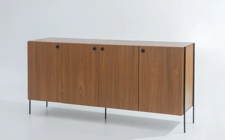 BALCÃO BUFFET COM PÉS DE METAL 4 PORTAS TRAY MDF FREIJÓ 162,5X41,5X75 CM