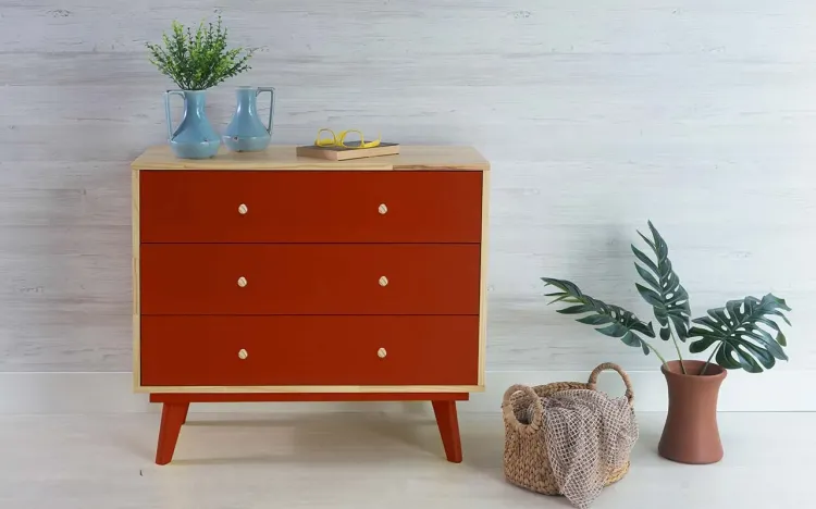 CÔMODA PEQUENA 3 GAVETAS DE MADEIRA MACIÇA RETRÔ CELESTE  PUXADOR BOLINHA NATURAL E VERMELHO 90X40X79,5CM
