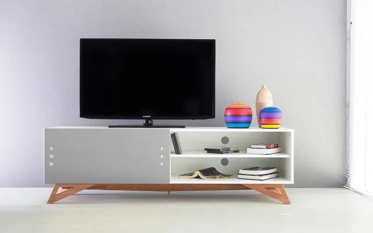 RACK TV MODERNO RETRÔ VINTAGE FREDDIE 1600 MDF BRANCO PÉS MADEIRA COR JATOBÁ PORTA CINZA DE CORRER 160x43,6x48,5 CM