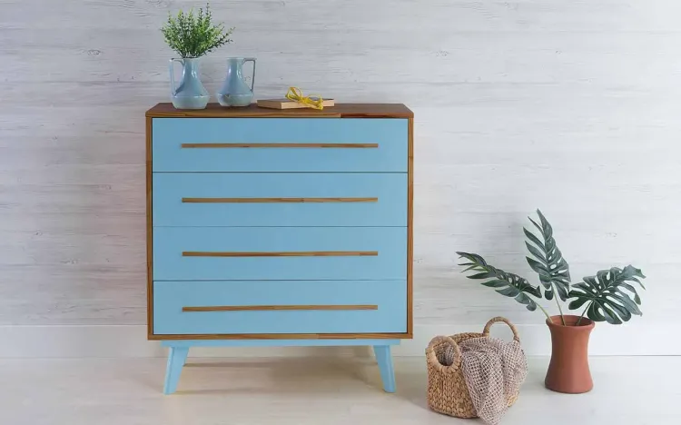 CÔMODA PARA QUARTO DE MADEIRA MACIÇA RETRÔ 4 GAVETAS CELESTE CAPUCCINO E AZUL BEBÊ 90X40X98CM