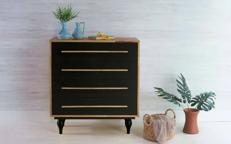 CÔMODA PARA QUARTO DE MADEIRA MACIÇA RETRÔ 4 GAVETAS SIDERAL NÓZES E PRETO 90X40X98CM