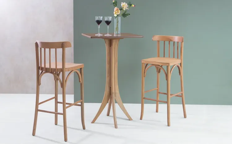 MESA BISTRÔ QUADRADA COM DUAS BANQUETAS PARA BALCÃO JUSTINE - ACABAMENTO VERNIZ JATOBÁ