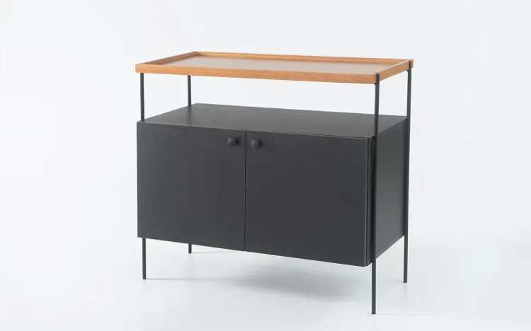 BALCÃO BUFFET 2 PORTAS COM PÉS DE METAL E TAMPO BANDEJA DE MADEIRA TRAY MDF PRETO 82,5X41,5X75 CM