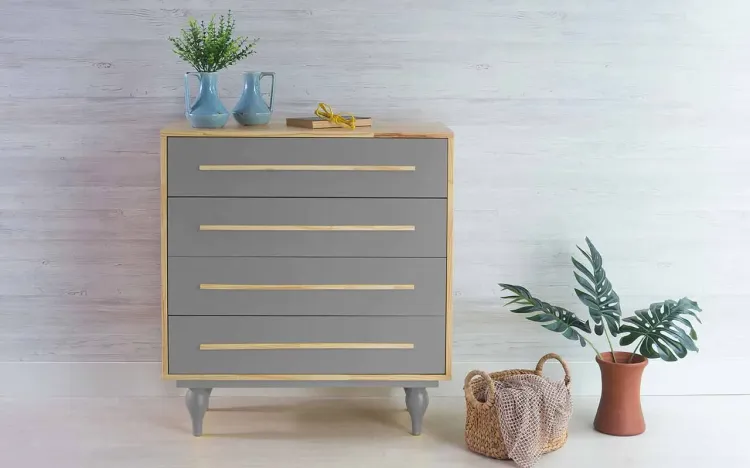 CÔMODA DE BEBÊ DE MADEIRA MACIÇA RETRÔ 4 GAVETAS SIDERAL NATURAL E CINZA CONCRETO 90X40X98CM