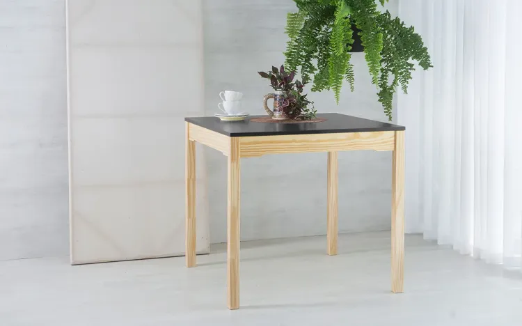 MESA DE JANTAR PRETA DE MADEIRA COM TAMPO MDF MACIÇO OLGA VERNIZ NATURAL E PRETO 80X80X75CM