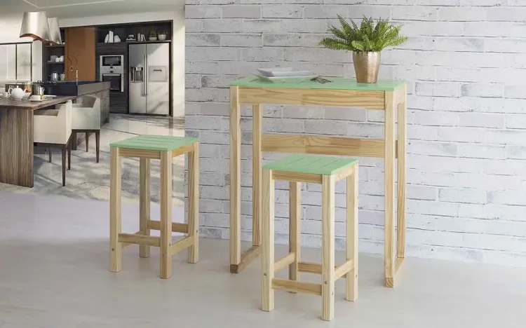 CONJUNTO BISTRÔ GOURMET ALTO DE MADEIRA MACIÇA TAEDA NATURAL COM TAMPO COLORIDO OLGA VERNIZ NATURAL E VERDE SÁLVIA 80CM