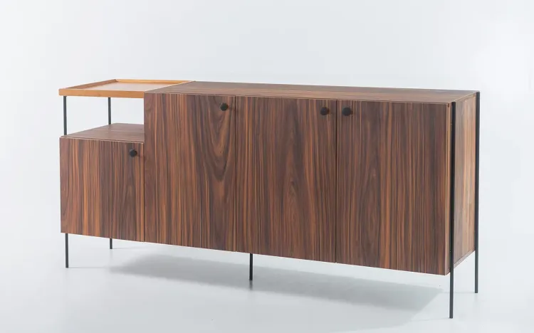 APARADOR BUFFET 4 PORTAS COM NICHO E PÉS DE METAL TRAY MDF PAU FERRO 162,5X41,5X75 CM