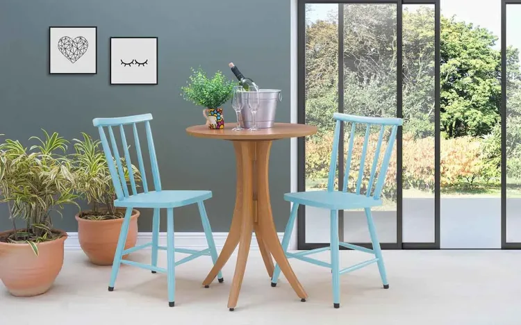 MESA COM DUAS CADEIRAS REDONDA JULIETTE VERNIZ JATOBÁ E AZUL BEBÊ