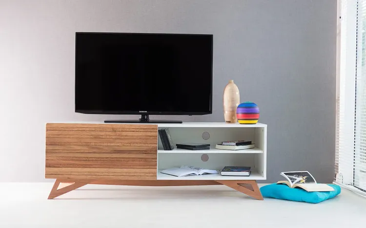 RACK TV MODERNO RETRÔ VINTAGE FREDDIE 1400 MDF BRANCO PÉS MADEIRA COR JATOBÁ PORTA DE MADEIRA DE CORRER  140x43,6x48,5 CM