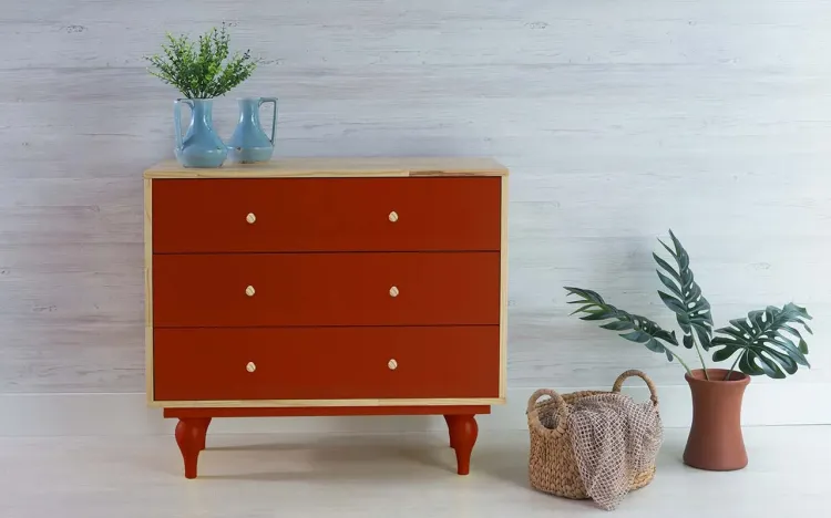 CÔMODA DE MADEIRA MACIÇA 3 GAVETAS RETRÔ SIDERAL PUXADOR BOLINHA NATURAL E VERMELHO 90X40X79,5CM