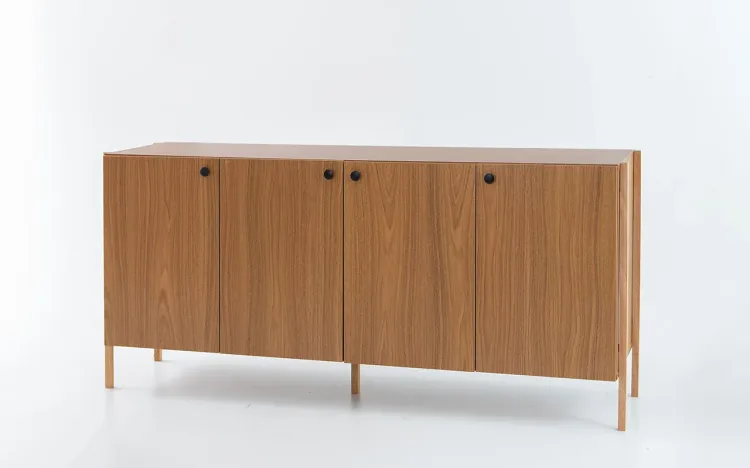 BUFFET APARADOR DE SALA DE JANTAR 4 PORTAS NASH MDF FREIJÓ E PÉS DE MADEIRA TAUARI 164X41,5X75 CM