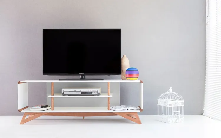 RACK TV RETRÔ VINTAGE BRANCO/CINZA PRESLEY 2 NICHOS 1,4M MDF COM PÉS MADEIRA COR JATOBÁ 140x40x48,5 CM