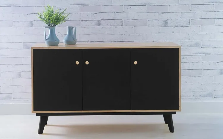 APARADOR BUFFET COM PRATELEIRA E 3 PORTAS PUXADOR BOLINHA CELESTE - NATURAL E PRETO 133X40X79,5 CM