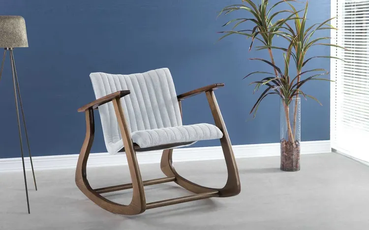 CADEIRA DE BALANÇO ESTOFADA SMITH MATELASSÊ VERNIZ CAPUCCINO TEC.915 CINZA CLARO 65X83X72CM
