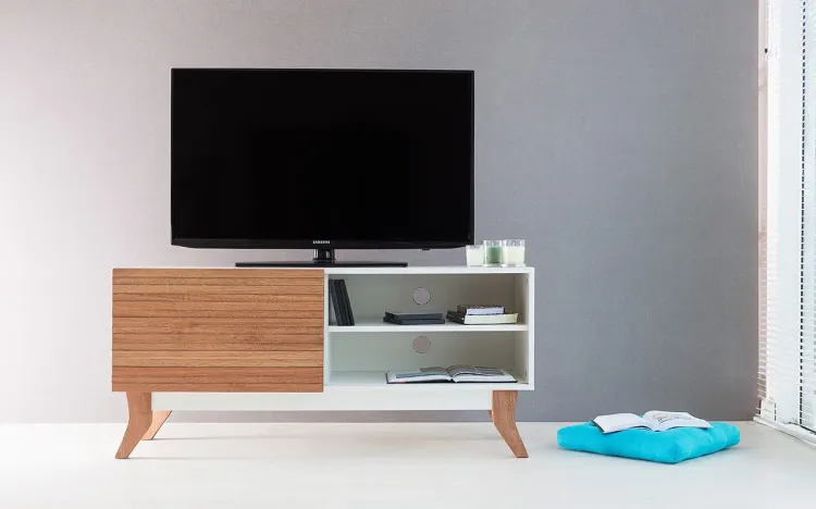 RACK TV VINTAGE 1200 MDF BRANCO PÉS MADEIRA COR JATOBÁ PORTA DE MADEIRA DE CORRER 120x44x55 CM