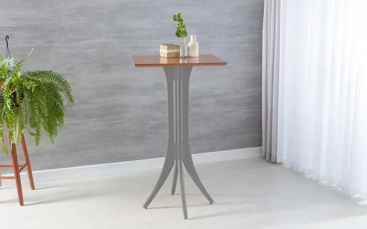 MESA ALTA DE MADEIRA MACIÇA ESTILO BAR E BISTRÔ TAMPO QUADRADO JULIETTE 60x60X107CM JATOBÁ E CINZA CONCRETO