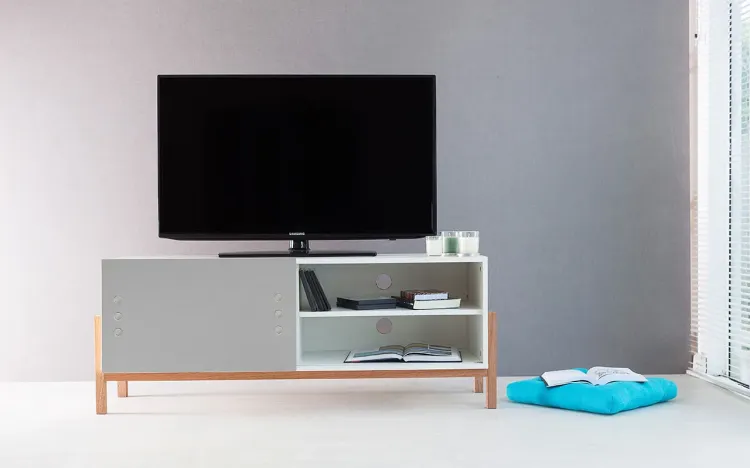 RACK TV CONTEMPORÂNEO MODERNO ERIC 1200 MDF BRANCO PÉS MADEIRA COR JATOBÁ PORTA CINZA DE CORRER  126x43,6x48,5 CM