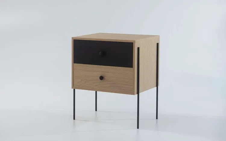 MESA DE CABECEIRA COM PÉS DE METAL 2 GAVETAS NASH MDF CARVALHO COM PRETO E PÉS METAL 52X37X60 CM