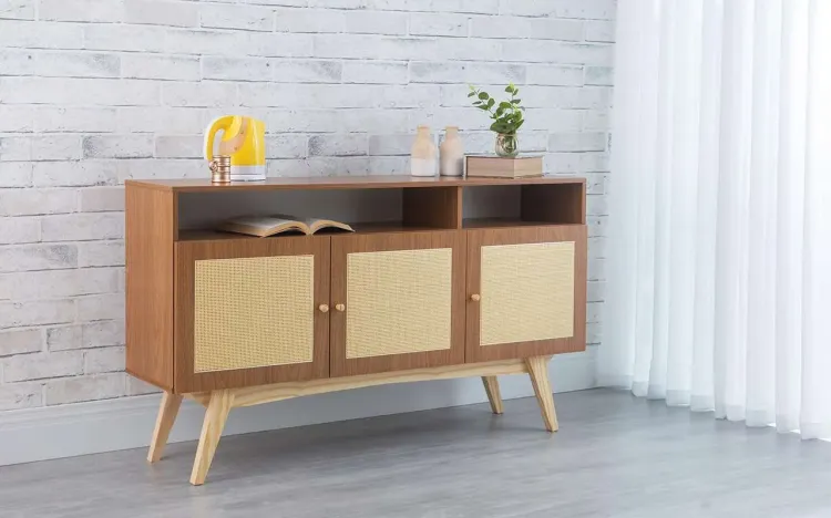 ARMÁRIO BUFFET PARA SALA DE JANTAR 3 PORTAS DE RATTAN COM NICHO DOLORES FREIJÓ E TAEDA 135x35x79 CM