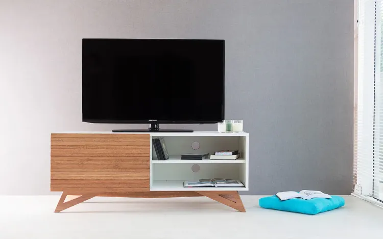 RACK TV MODERNO RETRÔ VINTAGE FREDDIE 1200 MDF BRANCO PÉS MADEIRA COR JATOBÁ PORTA DE MADEIRA DE CORRER  120x43,6x48,5 CM
