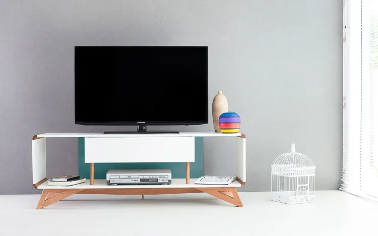 RACK TV RETRÔ VINTAGE BRANCO/AZUL PRESLEY 1 GAVETA 1,4M MDF COM PÉS MADEIRA COR JATOBÁ  140x40x48,5 CM