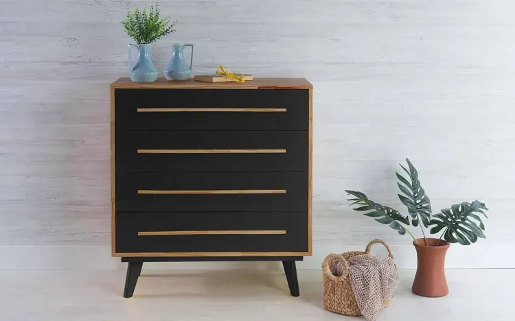CÔMODA PRETA DE MADEIRA MACIÇA RETRÔ 4 GAVETAS CELESTE NÓZES E PRETO 90X40X98CM