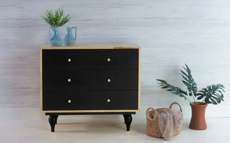 CÔMODA DE BEBÊ DE MADEIRA MACIÇA RETRÔ 3 GAVETAS SIDERAL PUXADOR BOLINHA NATURAL E PRETO 90X40X79,5CM