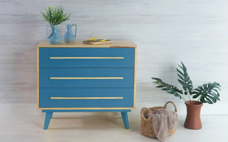 CÔMODA DE BEBÊ DE MADEIRA MACIÇA RETRÔ 3 GAVETAS CELESTE NATURAL E AZUL 90X40X79,5CM
