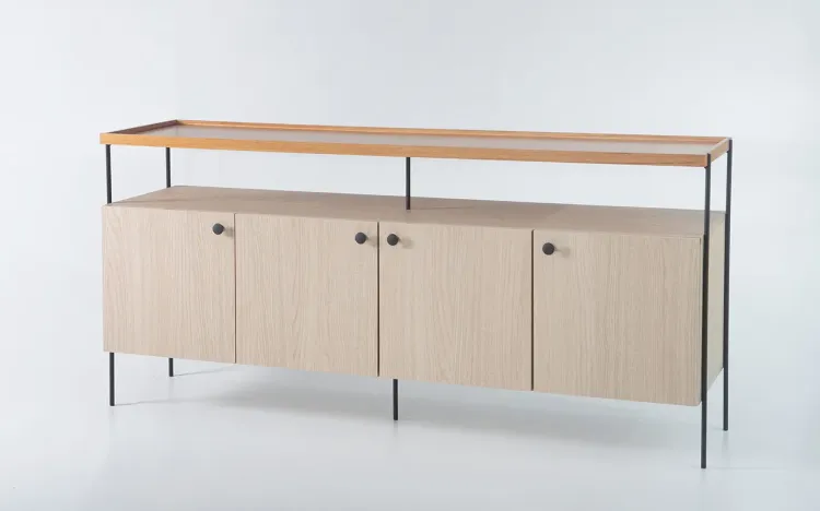 ARMÁRIO BUFFET 4 PORTAS COM TAMPO BANDEJA DE MADEIRA E PÉS DE METAL TRAY MDF CARVALHO 162,5X41,5X75 CM