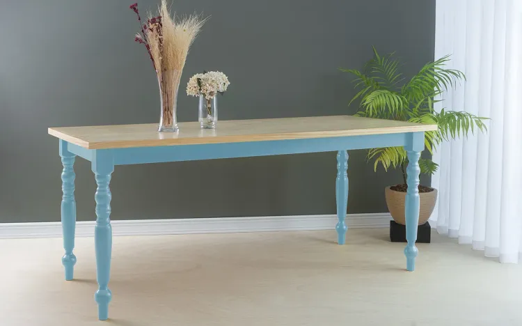 MESA DE MADEIRA PARA JANTAR TORNEADA CAMPESINA 180X80X75 CM TAMPO NATURAL PÉS LACA AZUL BEBÊ