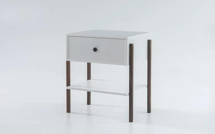 MESA DE CABECEIRA COM GAVETA NASH MDF BRANCO E PÉS IMBUIA 54X37X60 CM