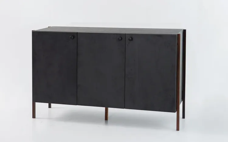 APARADOR BUFFET PRETO 3 PORTAS NASH MDF PRETO E PÉS DE MADEIRA IMBUIA 124X41,5X75 CM