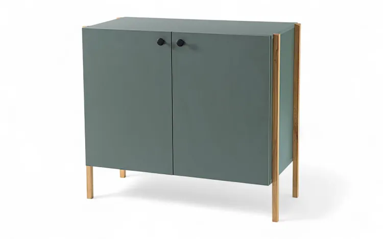 BALCÃO BUFFET 2 PORTAS NASH MDF VERDE ESCURO E PÉS DE MADEIRA TAUARI 84X41,5X75 CM