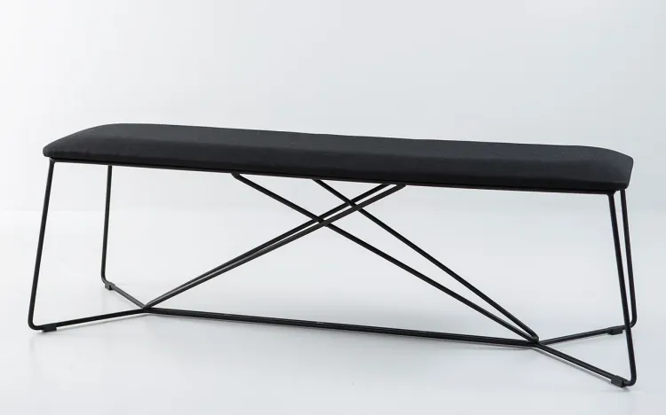 BANCO SEM ENCOSTO DE METAL ESTOFADO 3 LUGARES BEND 149X47X47CM TEC. 004 PRETO