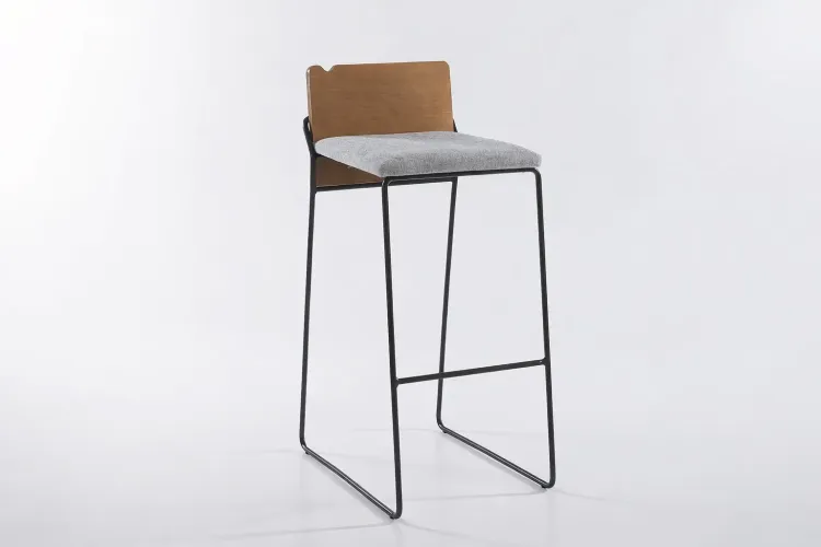 BANCO ALTO DE METAL COM ENCOSTO BEND 03 VERNIZ AM&Ecirc;NDOA TEC. SQ06 CINZA MESCLA 39,5X50X91,5 CM