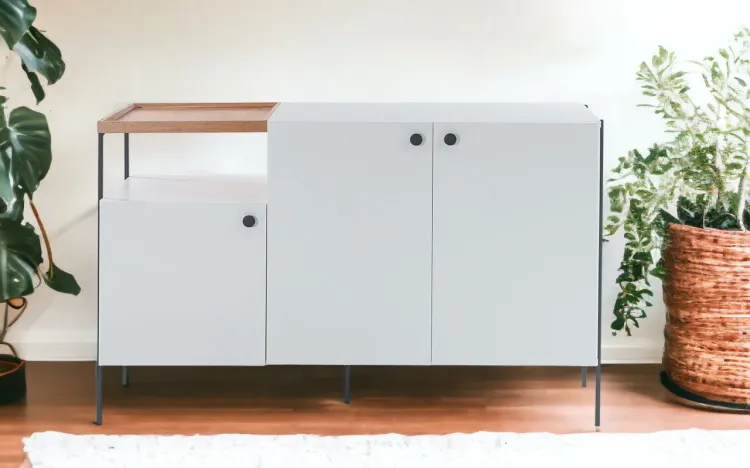 APARADOR BUFFET 3 PORTAS COM NICHO E TAMPO DE MADEIRA E PÉS DE METAL TRAY MDF BRANCO 122,5X41,5X75 CM