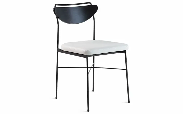 CADEIRA ESTOFADA DE METAL LÉA LACA PRETO E TEC. COURO SINTÉTICO OFF WHITE 44X57X81,5 CM