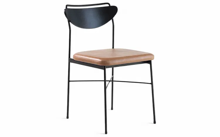 CADEIRA DE METAL E MADEIRA LÉA LACA PRETO E TEC. COURO SINTÉTICO CARAMELO 44X57X81,5 CM
