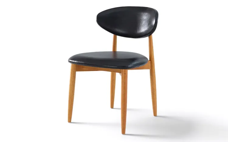 CADEIRA TORNEADA ESTOFADA ISIS VERNIZ AMÊNDOA E TEC. COURO SINTÉTICO PRETO 53X59X82CM