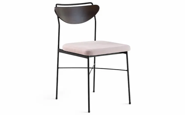 CADEIRA DE METAL COM ENCOSTO ANATOMICO LÉA VERNIZ CAPUCCINO E TEC. ROSA 44X57X81,5 CM