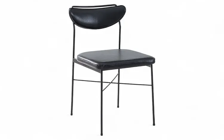 CADEIRA ESTOFADA DE METAL LÉA TEC. COURO SINTÉTICO PRETO 44X57X81,5 CM