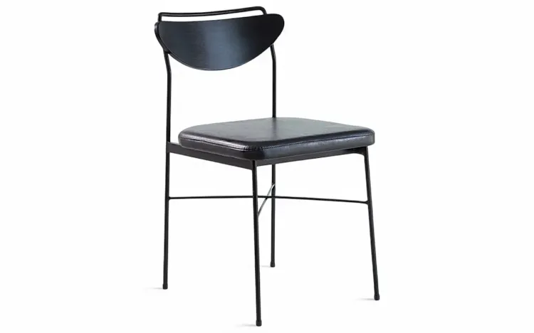 CADEIRA ESTOFADA COM METAL LÉA LACA PRETO E TEC. COURO SINTÉTICO PRETO 44X57X81,5 CM